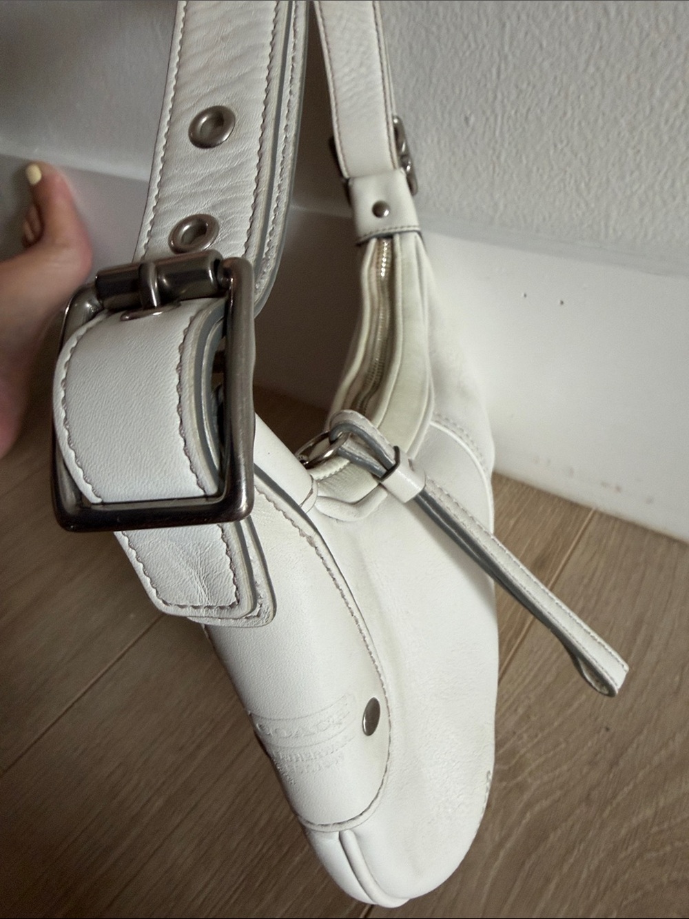 Coach Vintage White Leather Shoulder Bag - Picture 3 of 11
